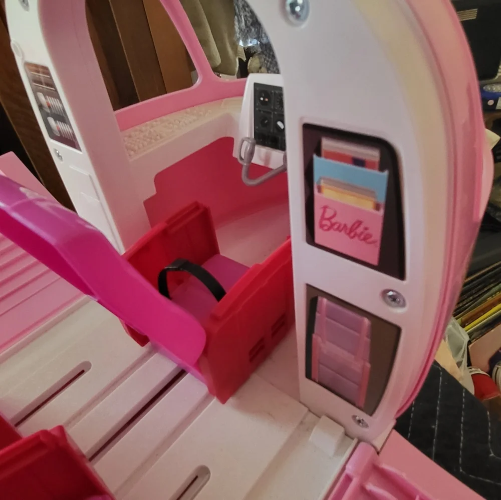 Barbie Glamour Jet - Picture 15 of 16